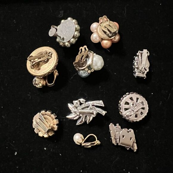 Vtg 5 Clip Earrings 1 wire. 11 One piece Earrings few miscl pearls & rhinestones - Picture 5 of 8
